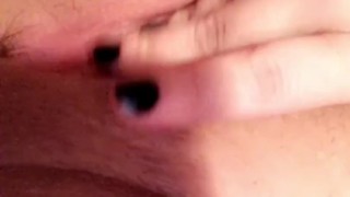 MsAshleyNicol3 playing with her pink pussy
