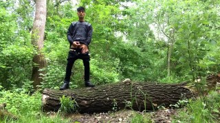 Piss from a tree trunk