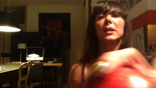 Muscle girl destroys bad apple with her huge bicep