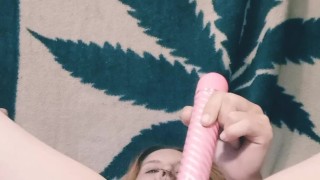 Blair let's loos and cums with her new toy