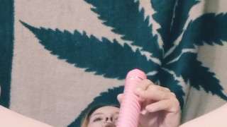 Blair let's loos and cums with her new toy