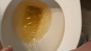 Messy Pee Splashing Everywhere