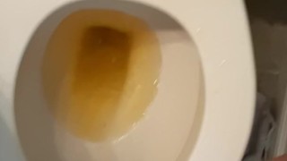 Messy Pee Splashing Everywhere