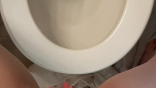 Messy Pee Splashing Everywhere