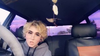 desperate loud pulls over to make herself cum