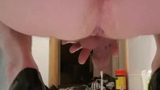 peeing in heels