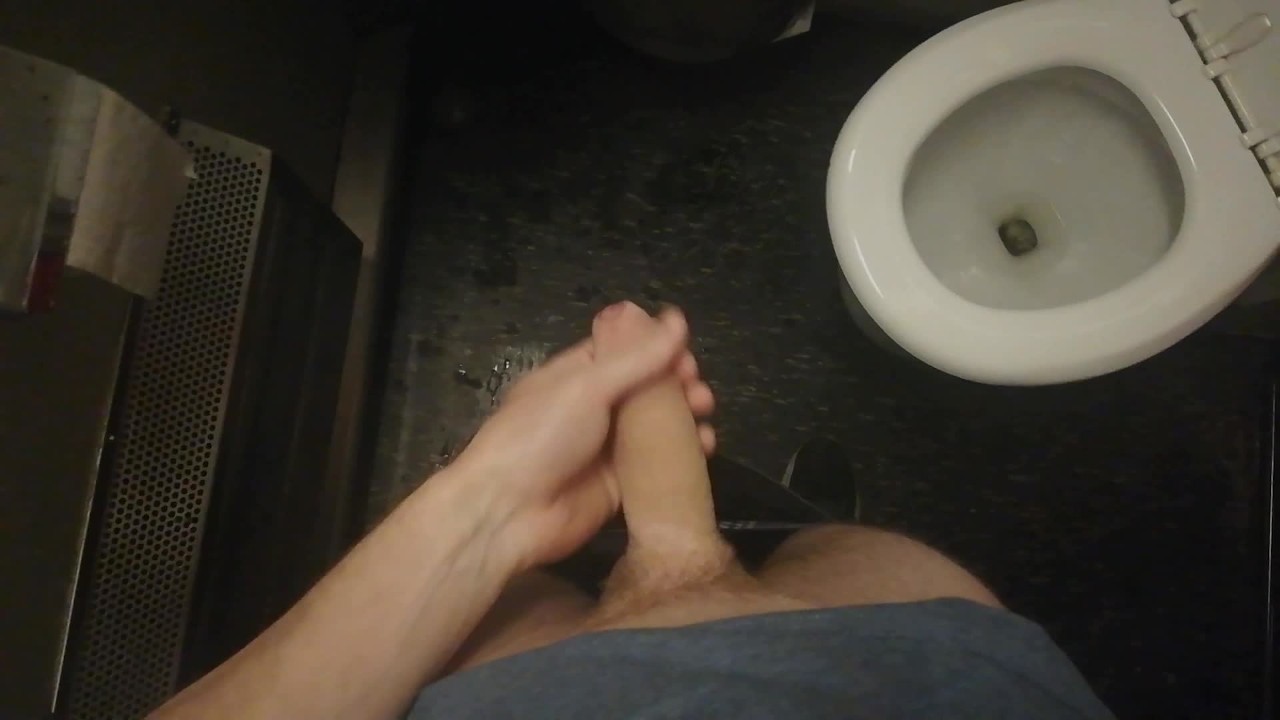 Making A Mess On The Train Toilet Huge Cumshot And Pissing Vidéos