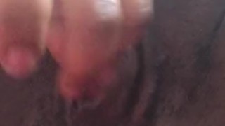 ChyTooWet playing with her big clit