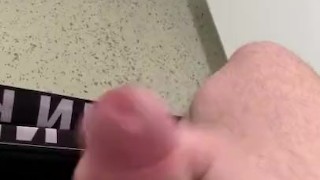 Ich spritze zweimal hintereinander ab in der Arbeit