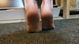 Garage feet