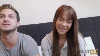 HUNT4K. Babe hat Sex für Geld um eine Nacht im Hotelzimmer zu bezahlen