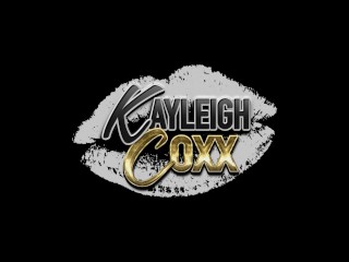 Blondynka kręci się obok kayleigh coxx związana i pieprzona z grubsza