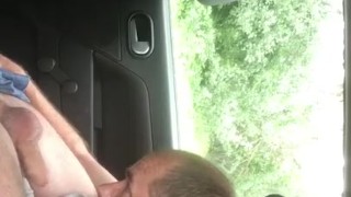 Позирование Selfsuck перед прохожими