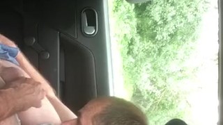 Позирование Selfsuck перед прохожими