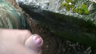 Greek Army Guy jerks off outdoor- χύνω έξω στο στρατόπεδο