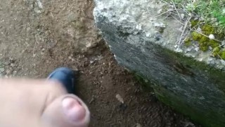 Greek Army Guy jerks off outdoor- χύνω έξω στο στρατόπεδο