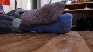 Vénère mes pieds pendant que je joue aux jeux vidéos (partie 2)