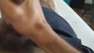 Latino masturbandose