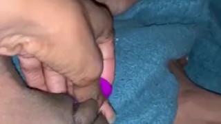Cummin n Squirming... pretty feet