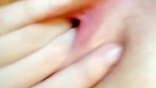 Slut fingers pussy