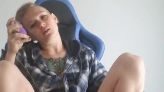 Queen FB's clit sucker for breakfast