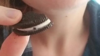 Queen FB'S breakfast snack, a mouth that keeps giving