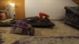 Selbstbondage im Vakuumbett Seitenansicht