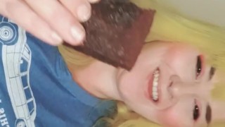 Fat bbw stuff her face and rubs her belly!