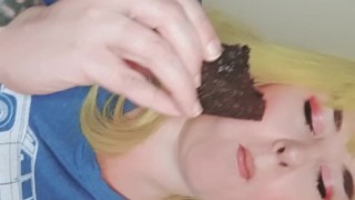 Fat bbw stuff her face and rubs her belly!