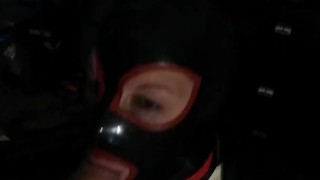 Ma soubrette en latex me suce