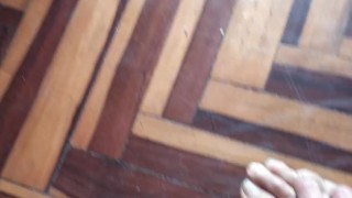 Feet (touching my feet) latín latino