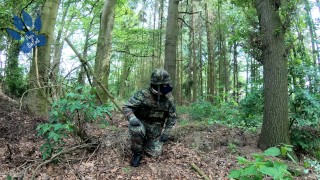 Flecktarn Pup wichst im Wald