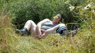 Chubby Bitch Masturbates In Park