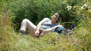 Chubby Bitch Masturbates In Park