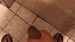 quick cumshot in ducha