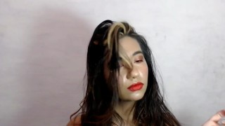 Caty BlackRose BRINCA com as MÃOS