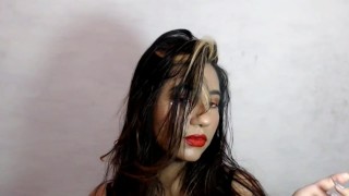 Caty BlackRose BRINCA com as MÃOS