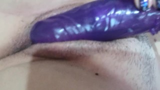 Juego con mi dildo y gimo bien rico