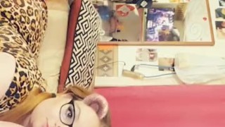 Shaking my ass and twitling my toes