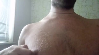 Прицепил прищепки на красивые соски