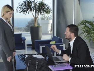 Privatecom przedstawia wschodzącego dupa exec rebecca volpetti wyruchana przez bossa
