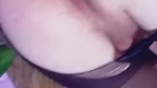 ОГРОМНЫЙ ОГУРЕЦ в попе молодого русского кроссдресера