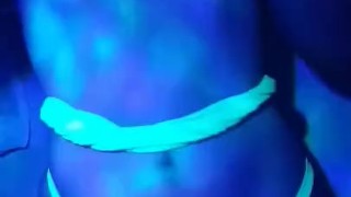Glowing babe shows off her jiggly lil booty in neon club wear