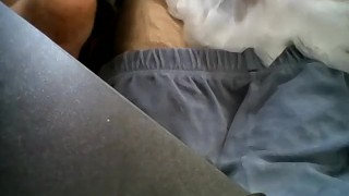 Jean-benjamin aimes fait du bien avec un sac plastique