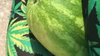 I can crack a watermelon with these thighs 