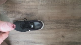 I cum in my girlfriends gym sneaker
