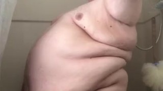 Superchub showering