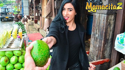 MamacitaZ - 超级火辣的业余拉丁美女被骑上鸡巴