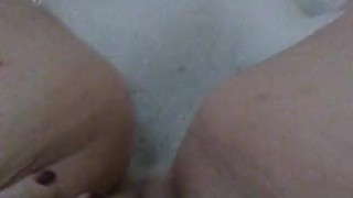 Kitty's bubble bath fun