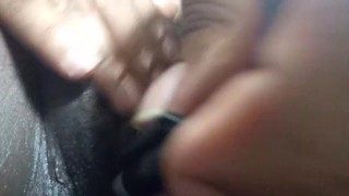 Rubbin oil on my fat pussy til i squirt